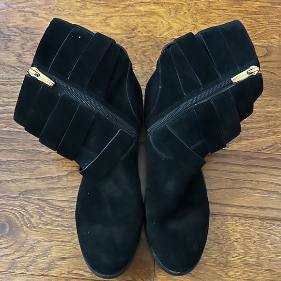 Vince Camuto Webey Bootie - Picture 4 of 9